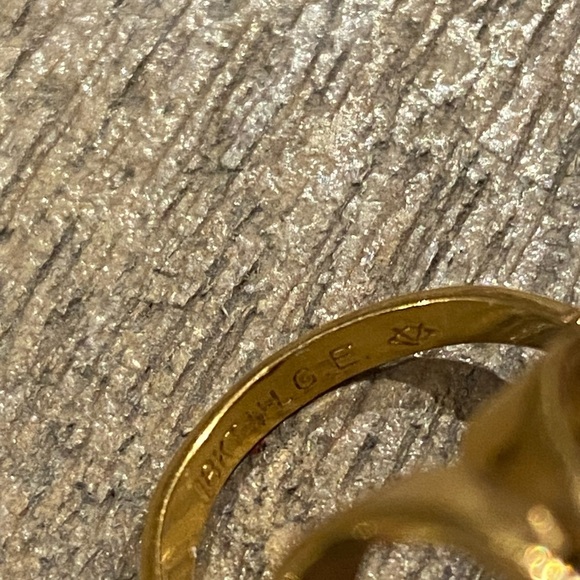 18K heavy electroplate yellow gold ring with ruby red color stone crystal - Picture 10 of 16